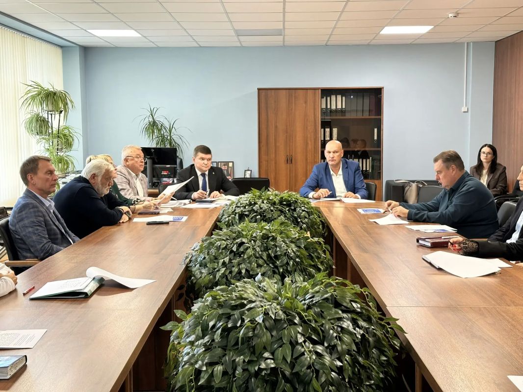Сегодня состоялось 19-е внеочередное заседание Мариупольского городского совета Донецкой Народной Республики Сегодня состоялось 19-е внеочередное заседание Мариупольского городского совета Донецкой Народной Республики