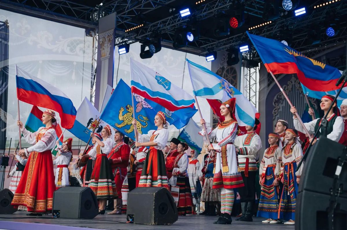 Концерт-телемост «Сила традиций» объединил Санкт-Петербург и Южно-Сахалинск