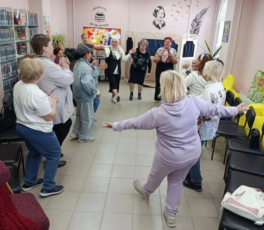 Для пожилых мариупольцев провели литературно-музыкальный вечер Для пожилых мариупольцев провели литературно-музыкальный вечер