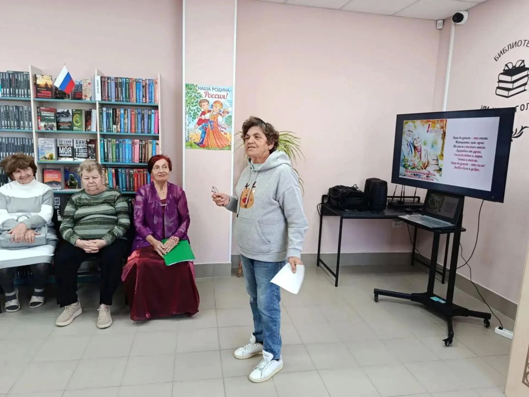 Для пожилых мариупольцев провели литературно-музыкальный вечер Для пожилых мариупольцев провели литературно-музыкальный вечер