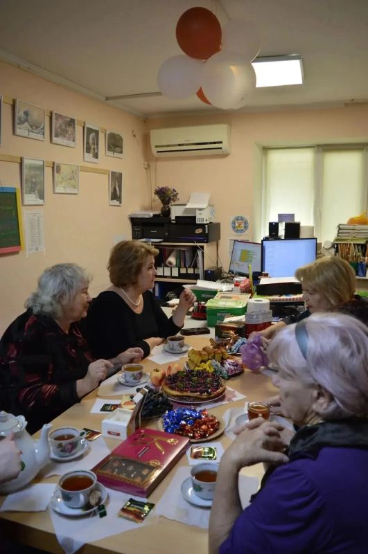 В Мариуполе праздничными концертами отметили Международный день пожилых людей В Мариуполе праздничными концертами отметили Международный день пожилых людей