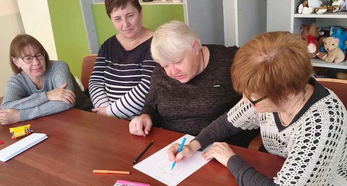 Для пожилых мариупольцев провели викторину «Код долголетия» Для пожилых мариупольцев провели викторину «Код долголетия»