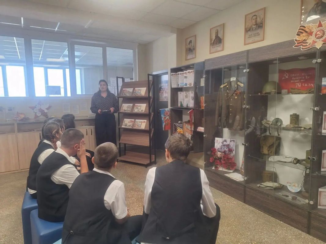 В рамках Республиканской акции "Учиться в Донбассе", трек "Школьный музей" прошло мероприятие в нашем школьном музее
