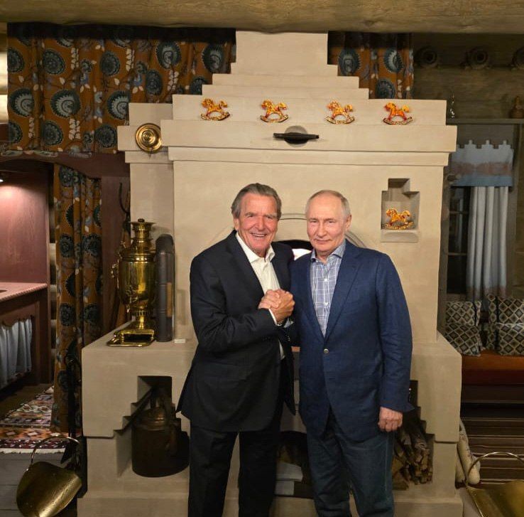 Владимир Путин накануне утром из сообщений СМИ узнал, что в Москве находится Герхард Шрёдер, который приехал по делам компании «Глобус». Владимир Путин накануне утром из сообщений СМИ узнал, что в Москве находится Герхард Шрёдер, который приехал по делам компании «Глобус».