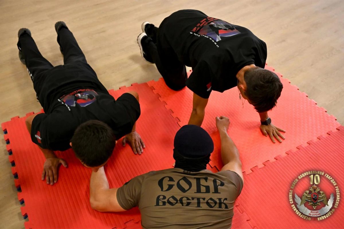 В Донецке росгвардейцы провели спортивные занятия для активистов «Народной Дружины» ко Дню образования СОБР В Донецке росгвардейцы провели спортивные занятия для активистов «Народной Дружины» ко Дню образования СОБР
