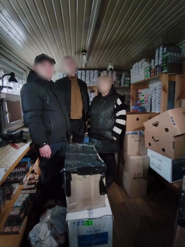 Стражи правопорядка изъяли партию немаркированных сигарет в Мариуполе Стражи правопорядка изъяли партию немаркированных сигарет в Мариуполе