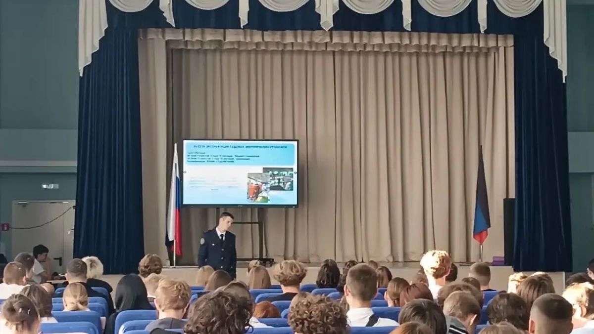 Возвращение выпускника в родную школу всегда вызывает особые эмоции Возвращение выпускника в родную школу всегда вызывает особые эмоции