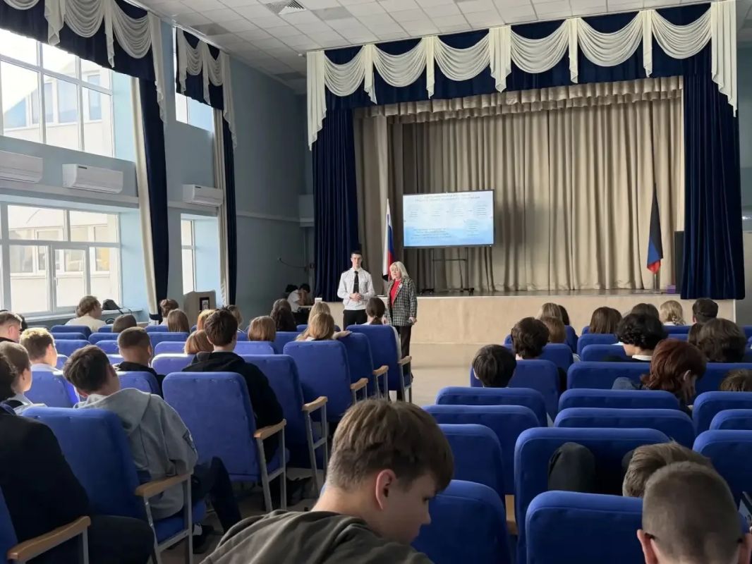 Возвращение выпускника в родную школу всегда вызывает особые эмоции Возвращение выпускника в родную школу всегда вызывает особые эмоции
