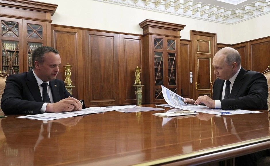 Андрей Никитин доложил Владимиру Путину в том числе о проектах в сфере морского и речного транспорта