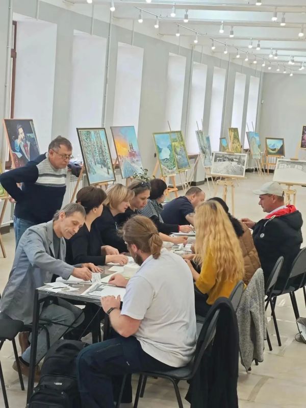 Для мариупольцев организовали мастер-класс по рисованию углем Для мариупольцев организовали мастер-класс по рисованию углем
