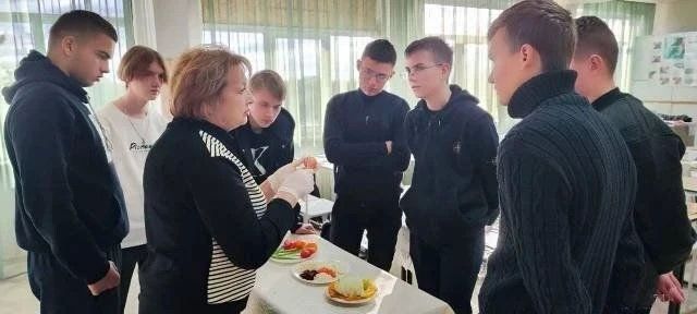 «Моя первая профессия»: школьники ДНР получают востребованные навыки «Моя первая профессия»: школьники ДНР получают востребованные навыки