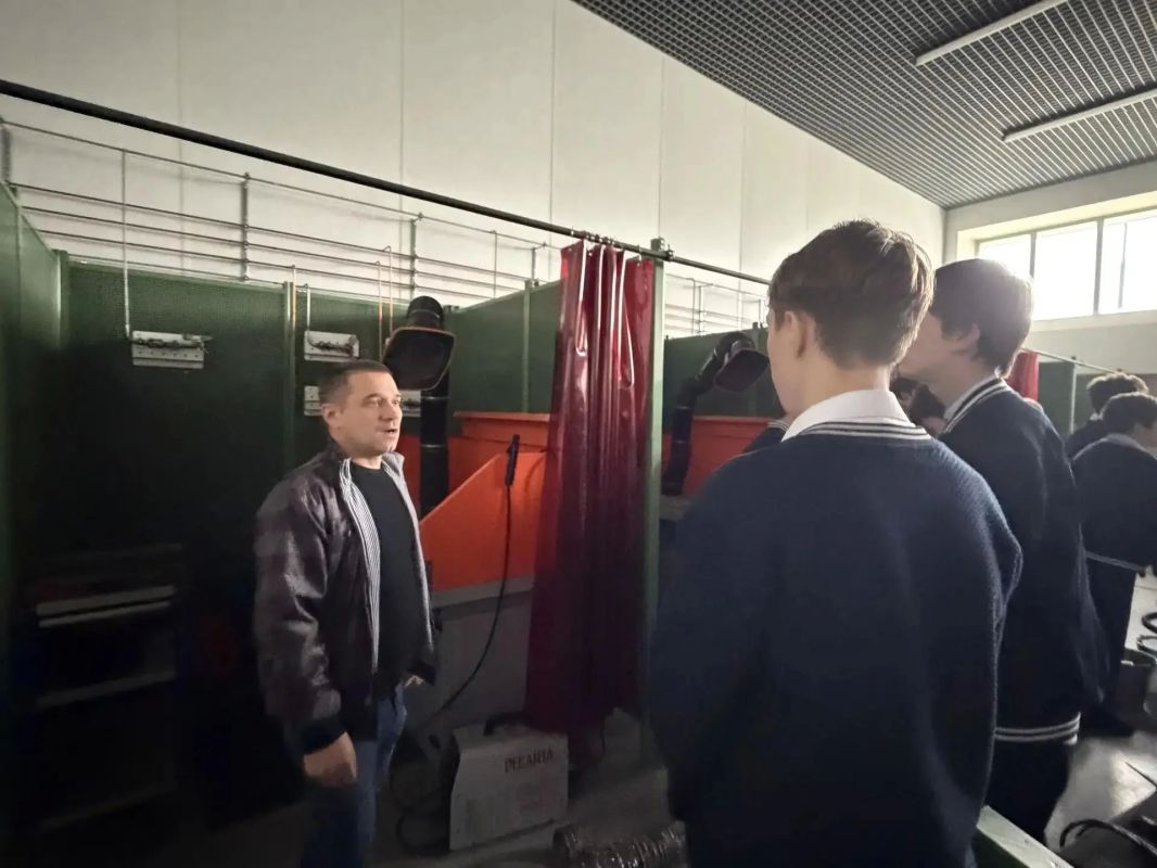 Для мариупольских школьников провели профориентационное мероприятие Для мариупольских школьников провели профориентационное мероприятие