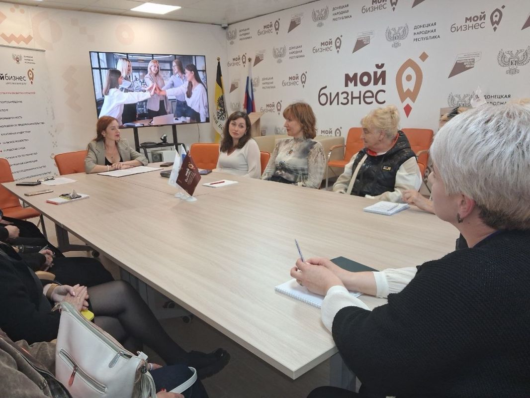 Дорогие женщины!. 14 октября состоялся тренинг «Траектория карьерного роста: синергия образования и женского лидерства» Дорогие женщины!. 14 октября состоялся тренинг «Траектория карьерного роста: синергия образования и женского лидерства»