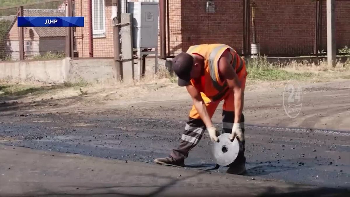 С Днем работников дорожного хозяйства строителей дорог республики поздравили бойцы Студенческих отрядов ДНР