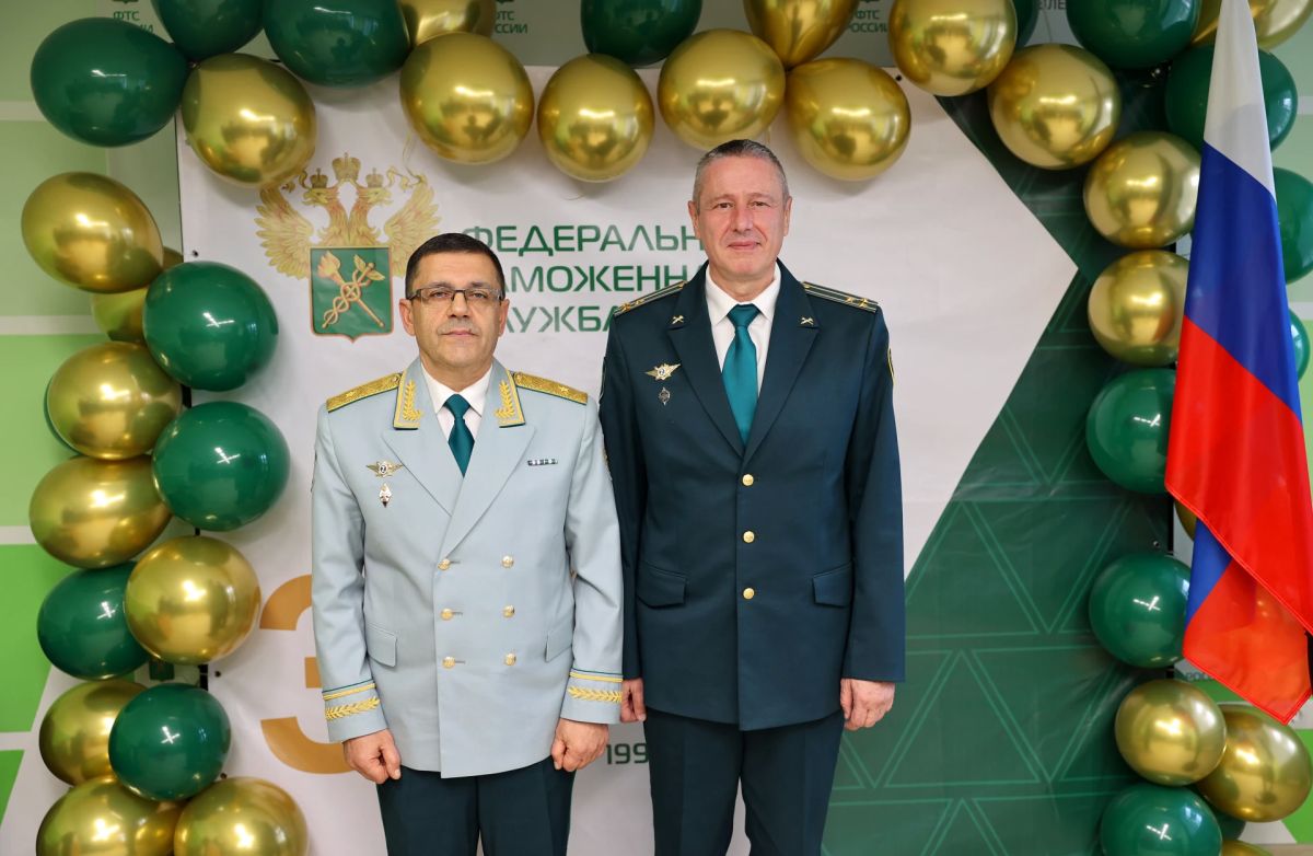 В Донецкой таможне отметили 35-летие ФТС России В Донецкой таможне отметили 35-летие ФТС России