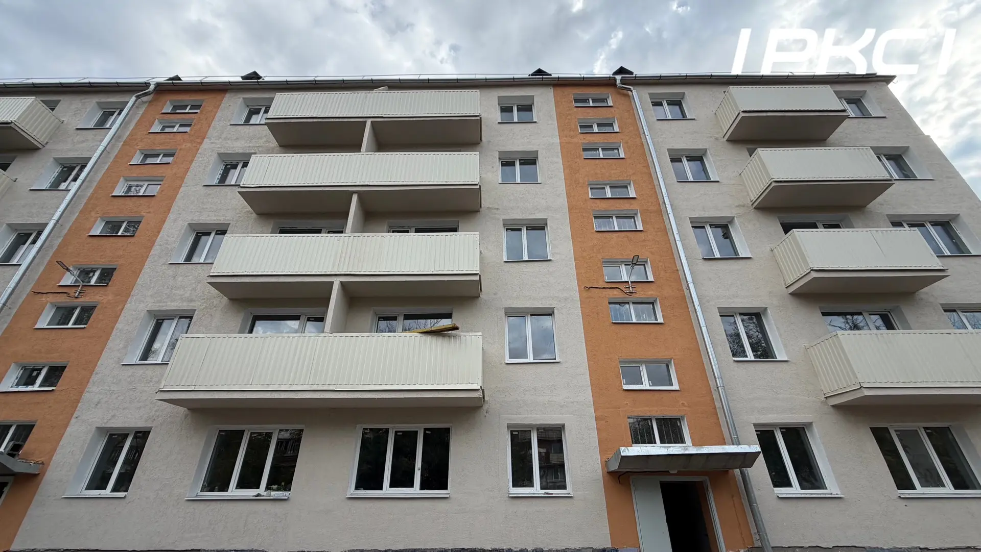 В Мариуполе продолжается восстановление дома на улице Зелинского