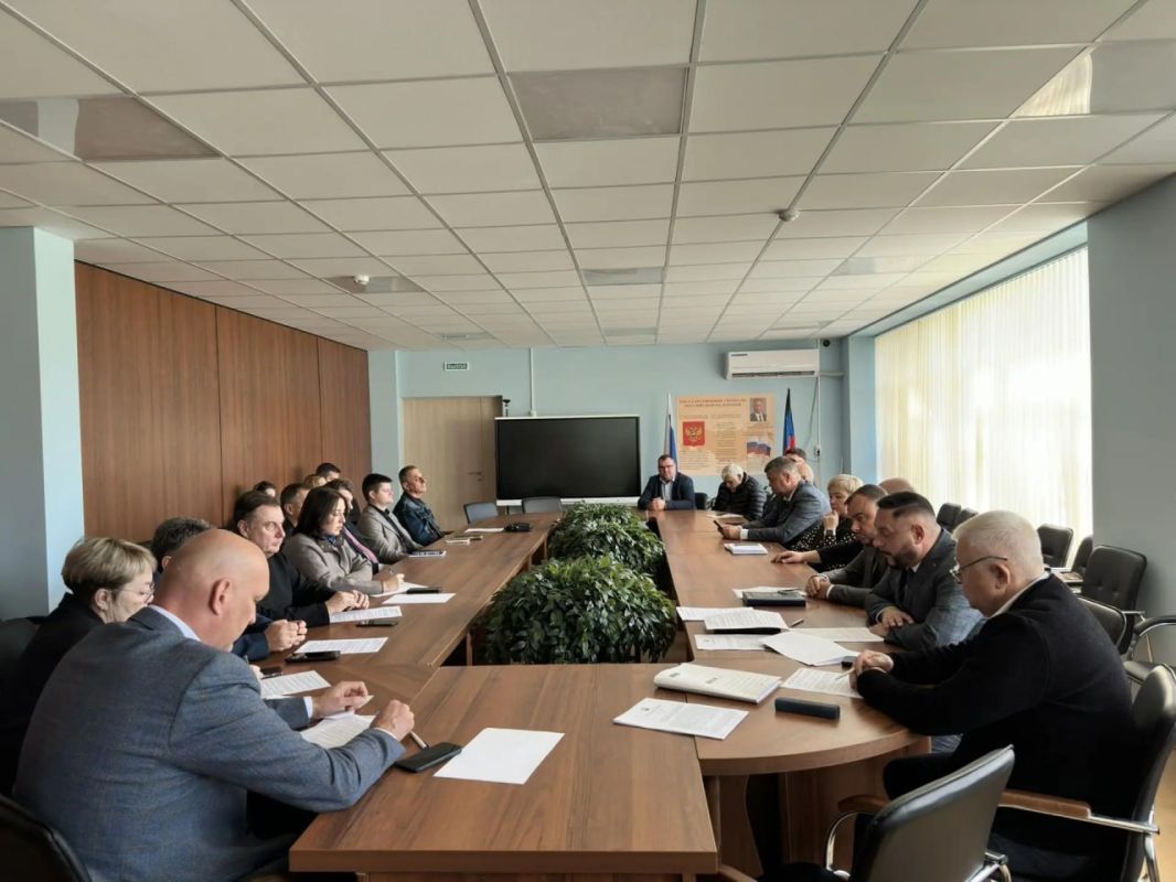 Состоялось 20-е внеочередное заседание Мариупольского городского совета Донецкой Народной Республики Состоялось 20-е внеочередное заседание Мариупольского городского совета Донецкой Народной Республики