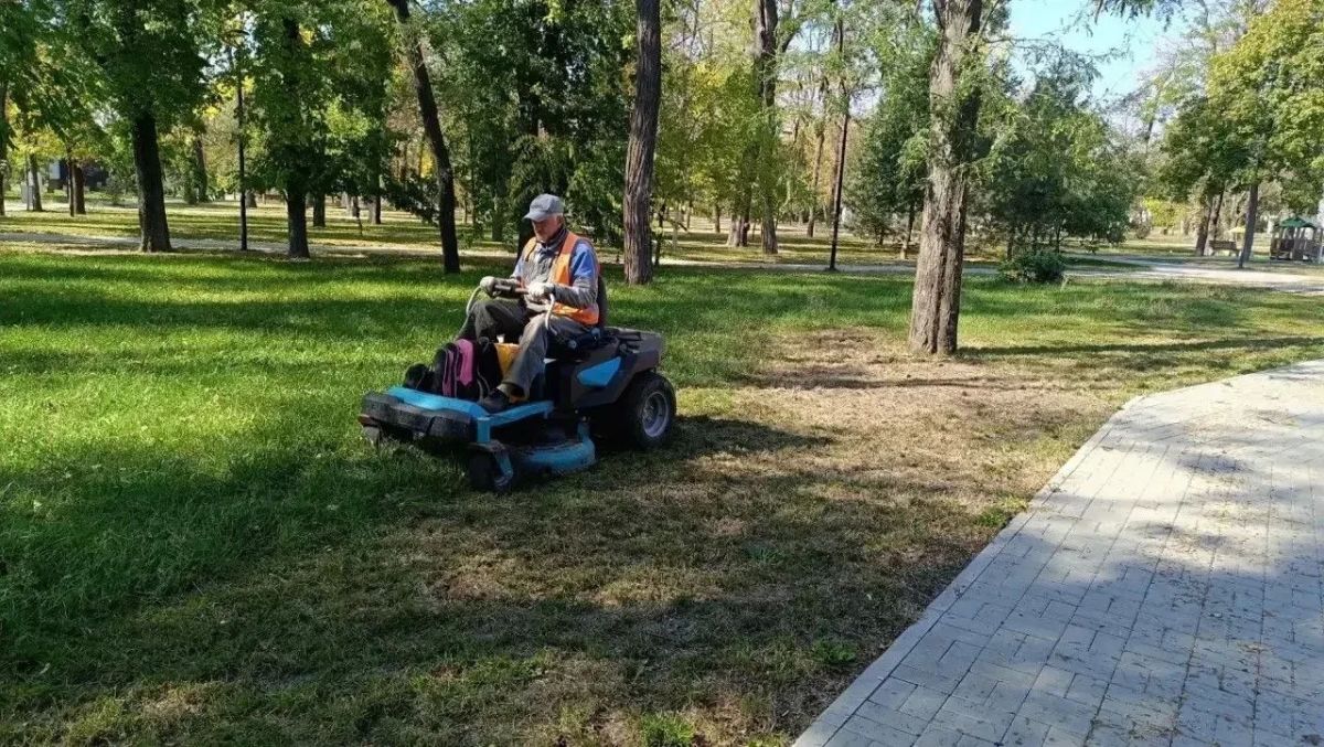 Рабочие зеленого строительства отчитались о выполненных в октябре работах Рабочие зеленого строительства отчитались о выполненных в октябре работах