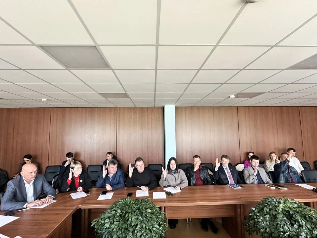 Состоялось 20-е внеочередное заседание Мариупольского городского совета Донецкой Народной Республики Состоялось 20-е внеочередное заседание Мариупольского городского совета Донецкой Народной Республики